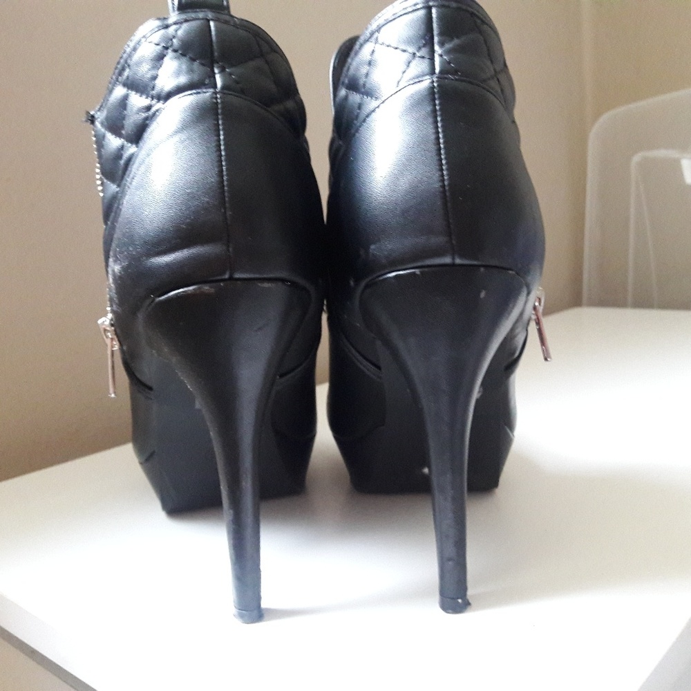 Shoes - Picture 3 of 4